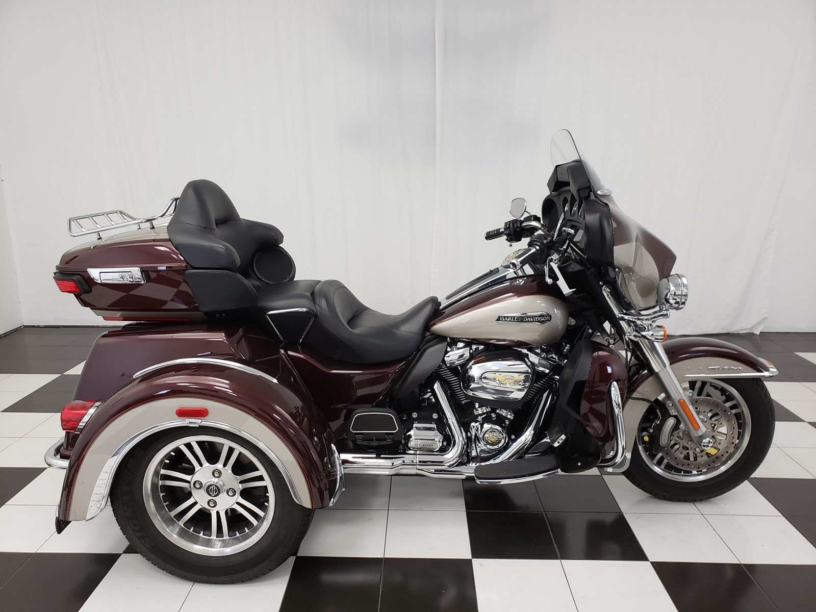 Pre-Owned 2018 Harley-Davidson Trike Tri Glide Ultra Classic FLHTCUTG ...