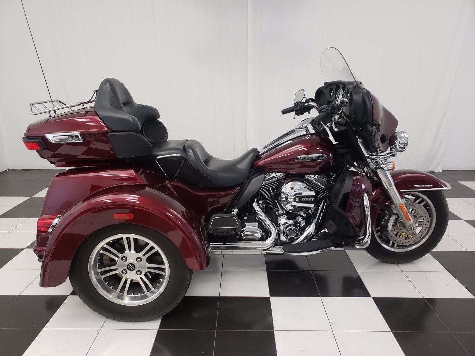 Pre-Owned 2015 Harley-Davidson Trike Tri Glide Ultra Classic FLHTCUTG ...