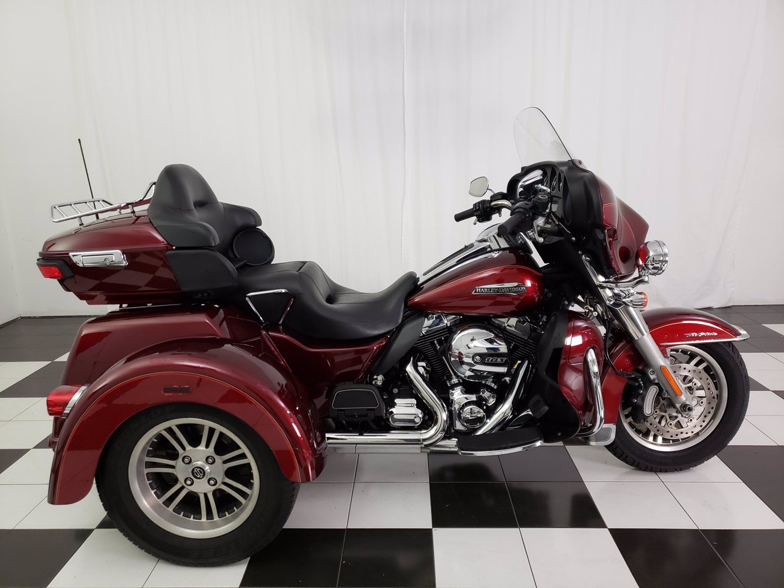 Pre-Owned 2016 Harley-Davidson Trike Tri Glide Ultra Classic FLHTCUTG ...