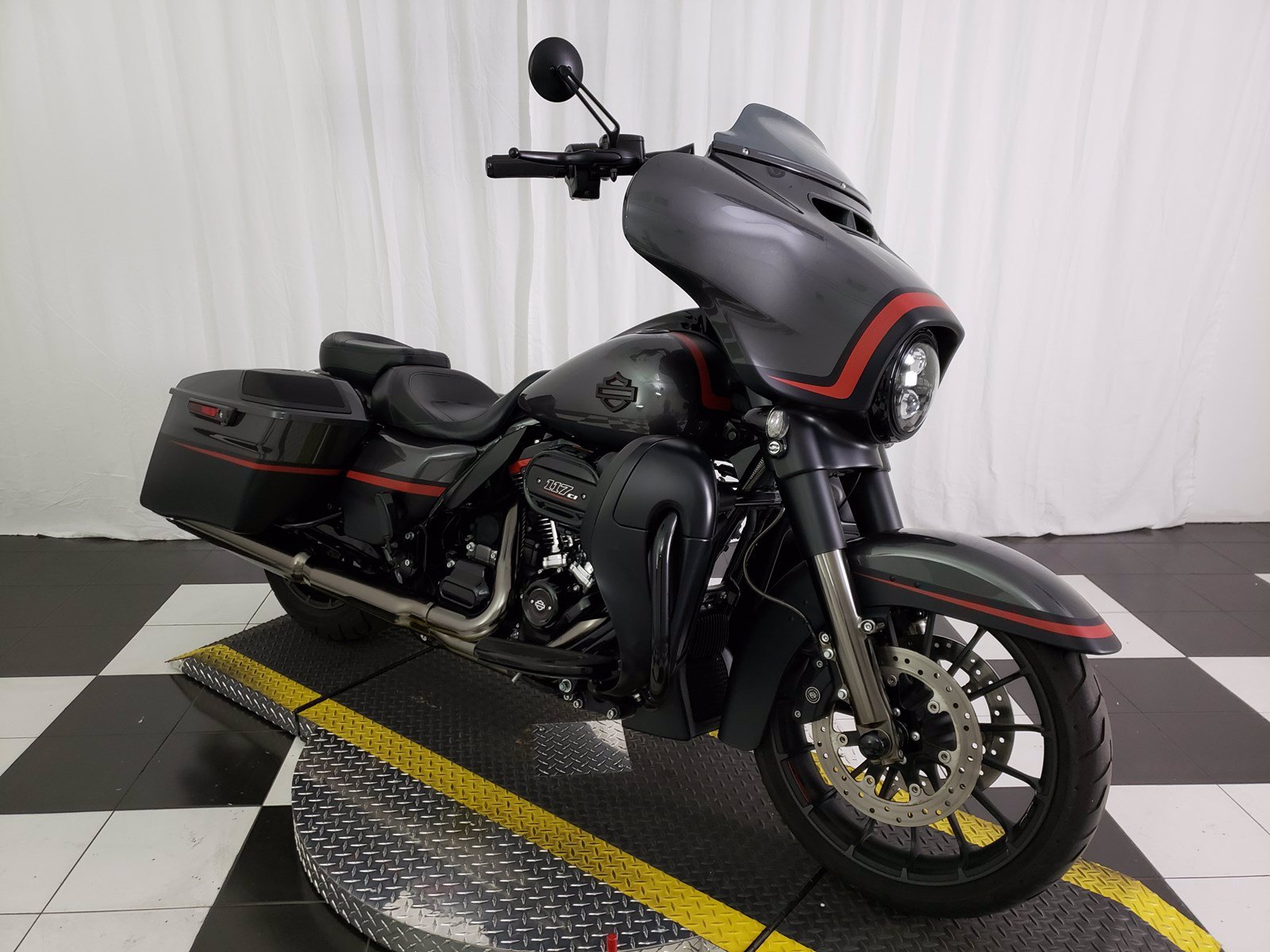 Pre-Owned 2018 Harley-Davidson Street Glide CVO FLHXSE CVO/Touring in ...