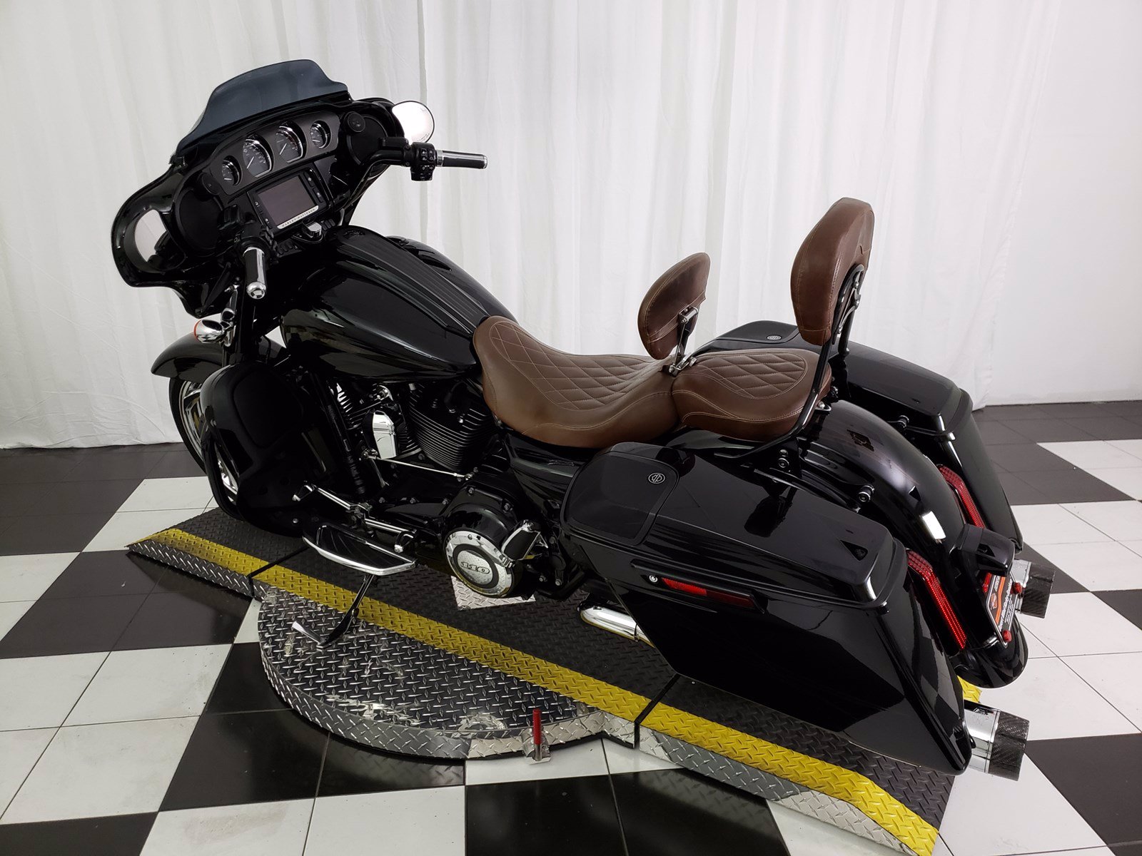 Pre-Owned 2015 Harley-Davidson Street Glide CVO FLHXSE CVO ...